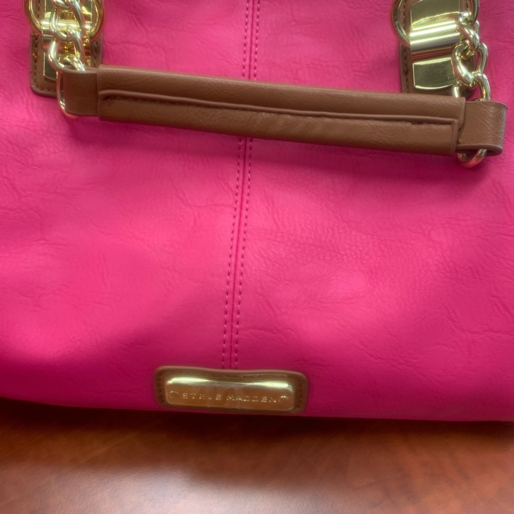 Hot pink Steve Madden handbag w handle & strap.